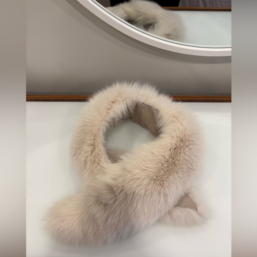 Elegant Cream Fur Scarf